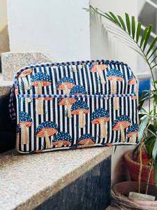 Funda Protectora para Laptop Acolchada con Diseño de Hongos, Impermeable, de Algodón, con Cierre de Cremallera y Tela Suave - Product Image 1