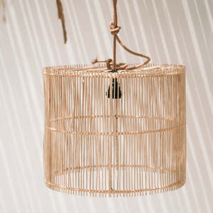 Abat-jour en rotin tressé ouvert, fait main, pour lampe suspendue, idéal pour la décoration intérieure moderne et côtière - Product Image 6
