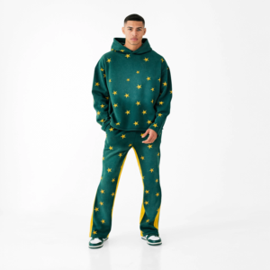 Conjunto de sudadera y pantalones informales con capucha y estampado de estrellas verdes para hombre, conjunto de sudadera y pantalones informales de corte holgado y longitud completa, ropa de otoño - Product Image 1