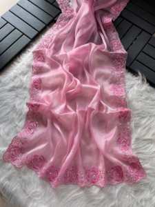 Sari de fiesta de diseño con tela suave y brillante, con hermoso bordado de secuencia en el borde y en todo el sari. - Product Image 3