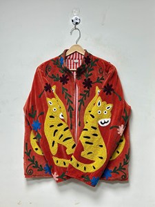 Veste en velours rouge corail de qualité supérieure, brodée avec un motif de tigre, manches longues, col montant, style bohème, vêtements d'extérieur pour femmes pour l'hiver - Product Image 1