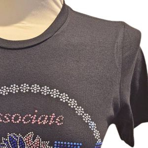 เสื้อยืดผู้หญิงสีดำลายกราฟิกประดับคริสตัลวิบวับ แขนสั้น คอกลม สไตล์ลำลอง แฟชั่นสำหรับงานปาร์ตี้ - Product Image 3