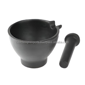Mortier et pilon en fonte de taille compacte pour le camping ou les petites cuisines - Product Image 3