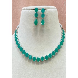 Ensemble collier et boucles d'oreilles en moissanite plaqué argent de qualité supérieure pour femmes, idéal pour les fiançailles, les mariages et les fêtes - Product Image 2
