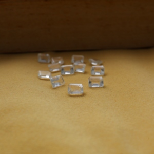 Pierre précieuse naturelle transparente de 4x6 mm, taille émeraude, non montée |   Effet de changement de couleur pour la fabrication de bijoux - Product Image 3