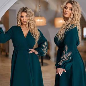 Hermoso Vestido Verde de Ucrania, Vestido Bordado de Ucrania, Vestido Hecho a Mano de Ucrania, Vestido para Mujer, Vestido de Talla Grande, Regalo de Ucrania para Mujer - Product Image 2