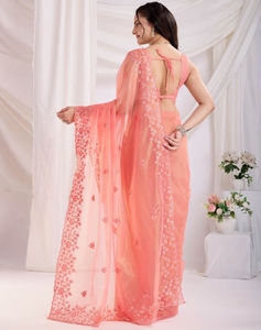Sari KV Maitry-2 de tela suave de sarga color melocotón con adornos de red y blusa sin coser - Product Image 6