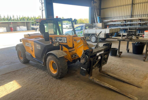รถยกเทเลแฮนด์เลอร์ JCB 525-60 6 เมตร 300 กิโลกรัม เครื่องยนต์ดีเซลคุณภาพสูง - Product Image 5