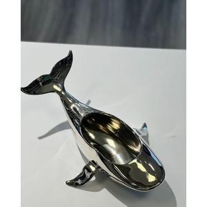 Tazón de Hielo en Forma de Ballena de Metal, Plato Decorativo Pulido para el Hogar, Bar, Mesa, Regalo, Tazones de Pescado Hechos a Mano, Estilo Moderno - Product Image 1