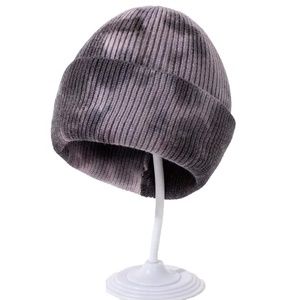 Gorro de punto de camuflaje degradado para mujer, gorro de invierno de acrílico con bordado 3D, gorro con dobladillo para esquí, viajes y actividades al aire libre - Product Image 2