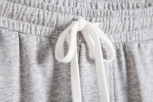Shorts Bermuda en coton uni de qualité supérieure pour homme, avec cordon de serrage à la taille et poches, style streetwear tricoté, vêtements de sport et décontractés. - Product Image 3