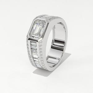 Bague Monolithe Sovereign Moderne pour Homme en Or 14K avec Diamant de Laboratoire Aarinya Taille Émeraude Est-Ouest Sertie en Bezel, Certifiée IGI, Luxe - Product Image 6
