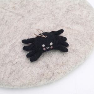 Adorno de Araña Negra de Fieltro y Hilo, Divertido y Bonito, Decoración Colgante de Halloween, Set de Regalo para Niños, Venta al por Mayor - Product Image 3