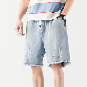 กางเกงยีนส์ขาสั้นผู้ชายสไตล์โดดเด่น ผ้าฝ้าย 100% น้ำหนักเบา ระบายอากาศได้ดี แห้งเร็ว รับผลิตแบบ OEM สำหรับผู้ใหญ่ ขายส่ง - Product Image 2