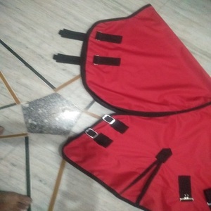 Manta para Caballo de Color Sólido, Tejido Oxford, con Solapa Grande para la Cola y 4 Correas para las Patas, para Uso en Exteriores en Todas las Estaciones, Kanpur - Product Image 2