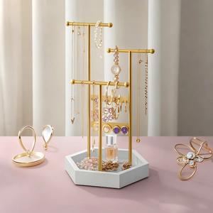Organizador de Joyas de Lujo de Múltiples Niveles con Barras Giratorias, Ranuras para Pendientes, Ganchos para Collares, Base Hexagonal, Elegante Exhibidor de Vanidad - Product Image 1