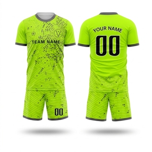 ชุดยูนิฟอร์มฟุตบอลสั่งทำสีเขียว เสื้อและกางเกงขาสั้นแบบซับลิเมชั่น ระบายอากาศได้ดี ซับเหงื่อ 100% โพลีเอสเตอร์ตาข่าย พร้อมปักชื่อทีมและโลโก้ - Product Image 1