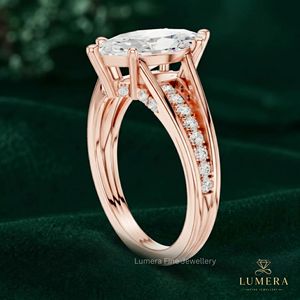 Bague de luxe en or avec diamant de laboratoire taille marquise, triple sangle fendue, sertissage cathédrale à six griffes, joaillerie fine - Product Image 5