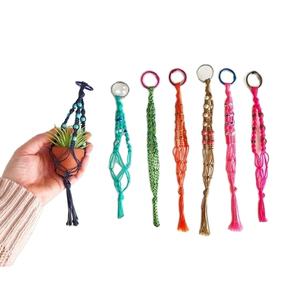 Kit de colgador de plantas de macramé multicolor moderno, nuevos accesorios para macetas de jardín para el hogar de Isar International LLP - Product Image 2