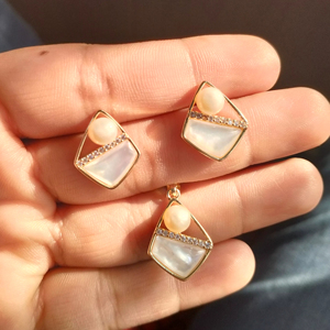 Conjunto de Colgantes Geométricos de Perlas de Agua Dulce, Conjunto de Madreperla, Conjunto de Perlas Chapadas en Oro, Venta al por Mayor - Product Image 1