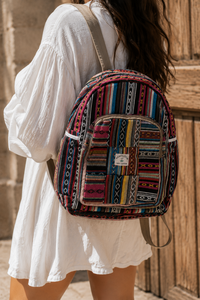 Mochila étnica multicolor tejida con patrones textiles decorativos, bolsillo frontal y cierre de cremallera para viajes informales - Product Image 2