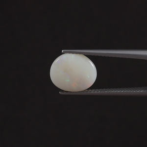 Opale blanche naturelle 3,60 carats, taille ovale, certifiée IGI, traitée à la cire/huile, 6 mm, pierre précieuse en vrac, vente en gros, fabrication de bijoux fins - Product Image 3