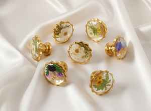 Bouton de tiroir en résine avec fleurs séchées, bouton de meuble en dentelle à bord doré, bouton unique décoratif pour armoire, bouton de placard à fleurs - Product Image 2