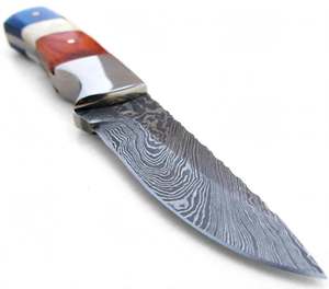 Herramienta utilitaria para exteriores hecha a mano con hoja de acero damasco de punta caída y mango con escala segmentada tricolor. - Product Image 3
