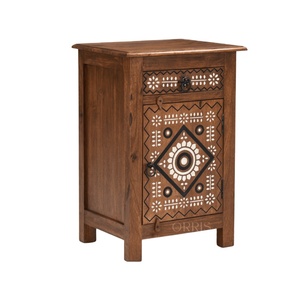 Mesita de Noche Moderna de Madera Hecha a Mano con Almacenamiento, Patrones Tallados Intrincados, Acabado Liso, Construcción Robusta, Encanto Artesanal Atemporal - Product Image 1