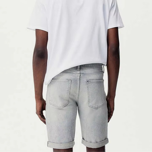 กางเกงยีนส์ขาสั้นทรงสลิมฟิตสีเทาสำหรับผู้ชาย ขอบขาพับ ผ้าฝ้ายผสมสแปนเด็กซ์ สไตล์ลำลองสำหรับฤดูร้อน รับผลิตแบบ OEM - Product Image 4