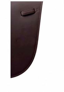Silla de Doma Inglesa Misha International Premium Personalizada con Estructura de Plástico y Cuero para Jinetes Profesionales y Competiciones - Product Image 2