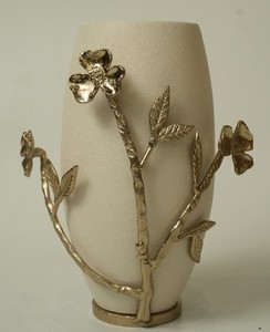 Jarrón de Flores Nórdico de Aluminio Beige con Rama de Pájaro de Metal Dorado, Maceta Texturizada de Lujo para Decoración Moderna de Centro de Mesa - Product Image 6