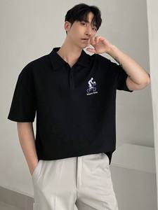 Polo de Hombre con Estampado de Letras en Tela Texturizada Negra, Verano - Product Image 6