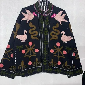 Chaqueta Bordada Negra Vintage Hecha a Mano para Mujer, Diseño Floral y de Aves Artesanal Tradicional Único, Estilo Boho con Frente Abierto - Product Image 4
