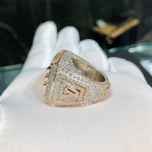 Anillo de cóctel para hombre chapado en rodio con diamantes redondos de talla brillante, engaste pavé, estilo geométrico hip-hop, para uso diario. - Product Image 2