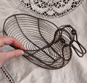 Vintage French wire basket for <b>eggs</b>, bird shaped - Product Image 1