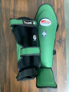 Protector de Boxeo y Espinilleras Premium de Alta Calidad para Gemelos, Todos los Colores, Equipo de Boxeo Muay Thai con Cierre de Gancho y Bucle, 100% Cuero Vacuno - Product Image 4