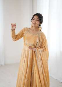 Conjunto de Vestido de Seda Fandy Premium con Lentejuelas y Dupatta – Colección Elegante para Fiestas - Product Image 6