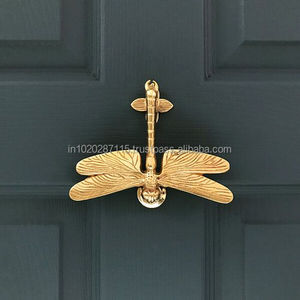 Ganchos decorativos de latón para pared, para interiores clásicos y tradicionales, que mejoran el almacenamiento y la exhibición con una artesanía elegante. - Product Image 6