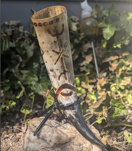 Coupes à boire en corne de bœuf courtes de qualité supérieure, style viking, gravées, avec agate - Product Image 3