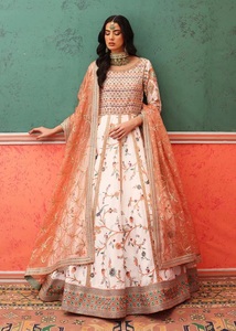 Nouvelle collection de créateurs haut de gamme : Lehenga Choli Dupatta de soirée longueur ras du sol en Faux Georgette avec bordure en dentelle fantaisie brodée de fils et de sequins - Product Image 3