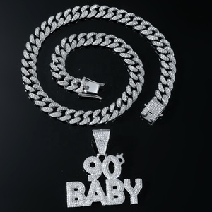 قلادة مرصعة بالكريستال بتصميم '90'S BABY' مطلية بالذهب مع سلسلة كوبية، مجوهرات هيب هوب براقة بطابع التراث الـ 90يات، إكسسوارات الشارع، قلادة '90s Baby' - Product Image 4