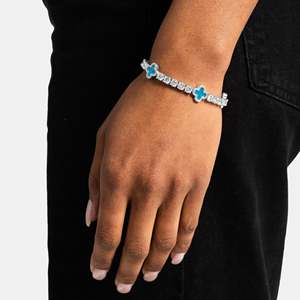 Pulsera de tenis de lujo chapada en rodio de plata 925 con detalles de diamantes de cruz azul, unisex, para uso diario - Product Image 1