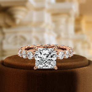 Bague de fiançailles minimaliste chrétienne en or jaune 14 carats avec diamant de laboratoire taille princesse 1,5 carat certifié IGI et pavé complet - Product Image 3
