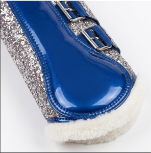 Bottes de protection pour chevaux TAK modèle 1185, couleur unie bleu avec accents pailletés, en cuir PU, doublure en polaire pour la protection des jambes du cheval - Product Image 3