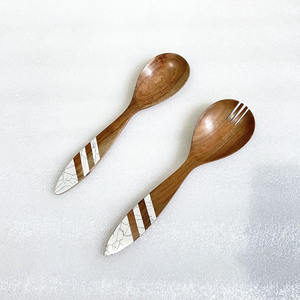 Servidor de ensalada de madera y resina de diseño personalizado para servir ensalada en el hogar, la cocina, fiestas y eventos a precio de fábrica al por mayor. - Product Image 1