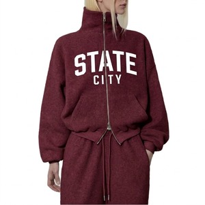 Sweat-shirt à col montant zippé en molleton bouclette couleur crème pour femme, ensemble deux pièces avec sweat à capuche court et jogger, lettrage universitaire personnalisé - Product Image 6