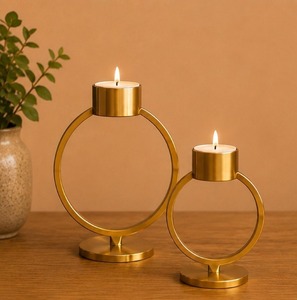 Élégant porte-bougie en laiton avec finition antique, parfait pour la décoration de la maison et les arrangements de table romantiques - Product Image 5