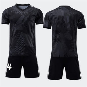 Ensemble de maillot de football pour hommes noirs avec short, impression par sublimation, polyester respirant, uniforme sportif pour adultes - Product Image 3