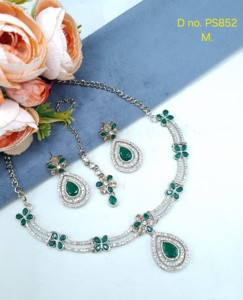 Ensemble de bijoux de fête en forme de goutte d'eau, plaqué or antique, avec boucles d'oreilles pendantes et pendentif floral en zircon cubique, collection de bijoux de fête - Product Image 6